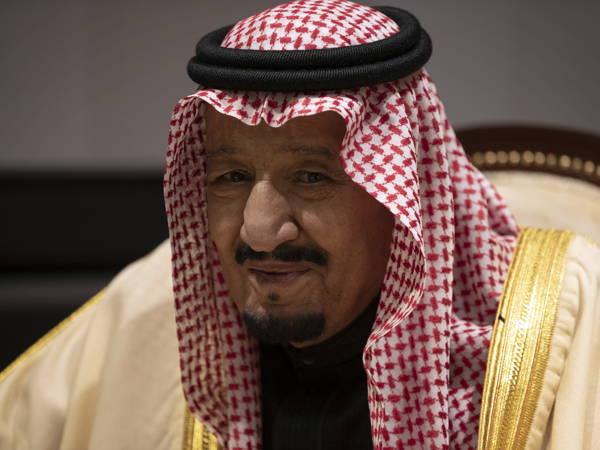 Saudi Arabia’s 88-year-old King Salman, suffering from fever and joint pain, undergoes medical exams