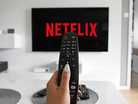 Comcast planning to bundle Peacock, Netflix, Apple TV