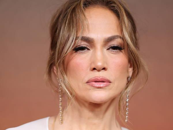 Jennifer Lopez cancels summer tour to spend time with family and friends