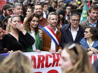 250,000 people protest in France against far right