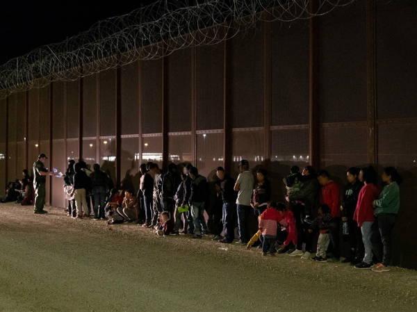 Arizona voters will decide whether local police can make border-crossing arrests