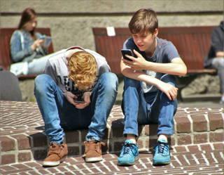 New York City Public Schools looks to ban cellphones