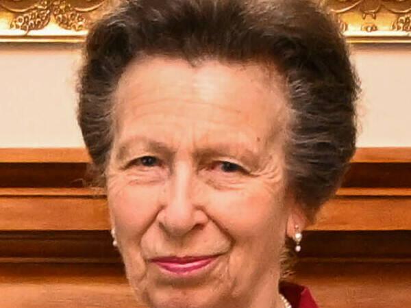 Princess Anne leaves hospital after treatment for concussion