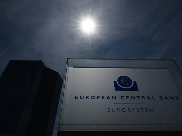 ECB keeps interest rates unchanged, as expected