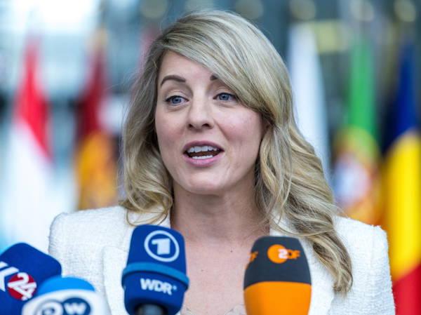 Foreign Minister Mélanie Joly in China on unannounced visit