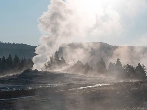 5 people escape hot, acidic pond after SUV drove into inactive geyser in Yellowstone National Park