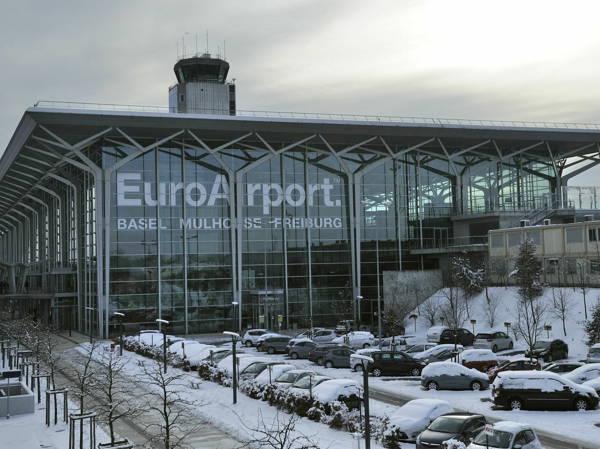 Franco-Swiss Airport Briefly Evacuated After Bomb Threat