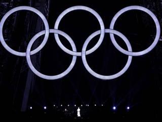 Céline Dion Closes Olympics Opening Ceremony With First Performance in Years