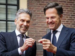 New Dutch PM sworn in with mission to curb asylum