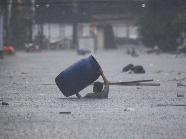 Typhoon Gaemi kills dozens and injures hundreds in Taiwan and Philippines