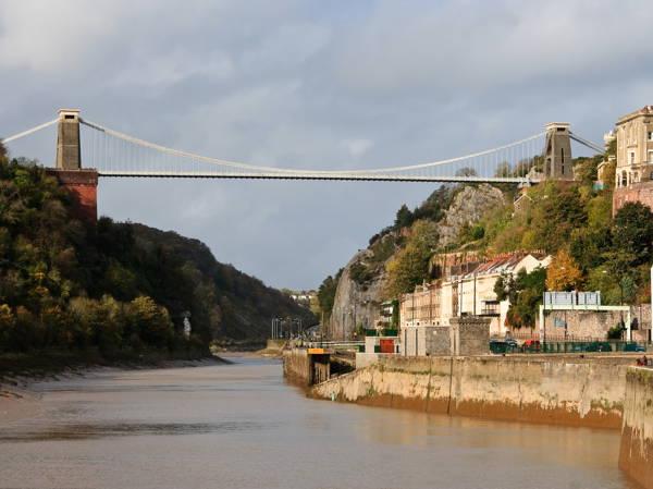 Man arrested in connection with human remains found in suitcases by Bristol bridge