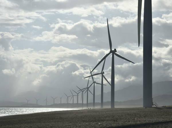 Wind power operations off Nantucket Island are suspended after turbine blade parts washed ashore