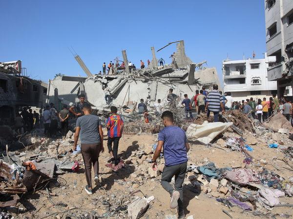 Israeli airstrikes have killed at least 14 people, officials in Gaza say