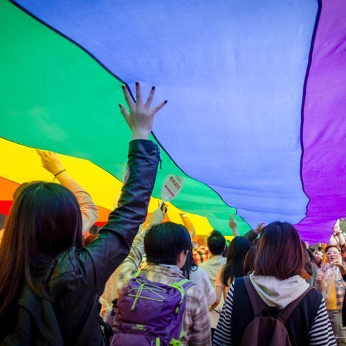 Mañana se realizará la fiesta para pintar el arcoiris en el cruce peatonal de la East Palm Canyon cerca del city hall de Cathedral City