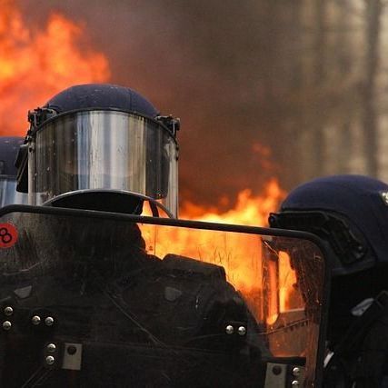 Riots in the Bari juvenile prison, three officers injured. 'Situation under control'