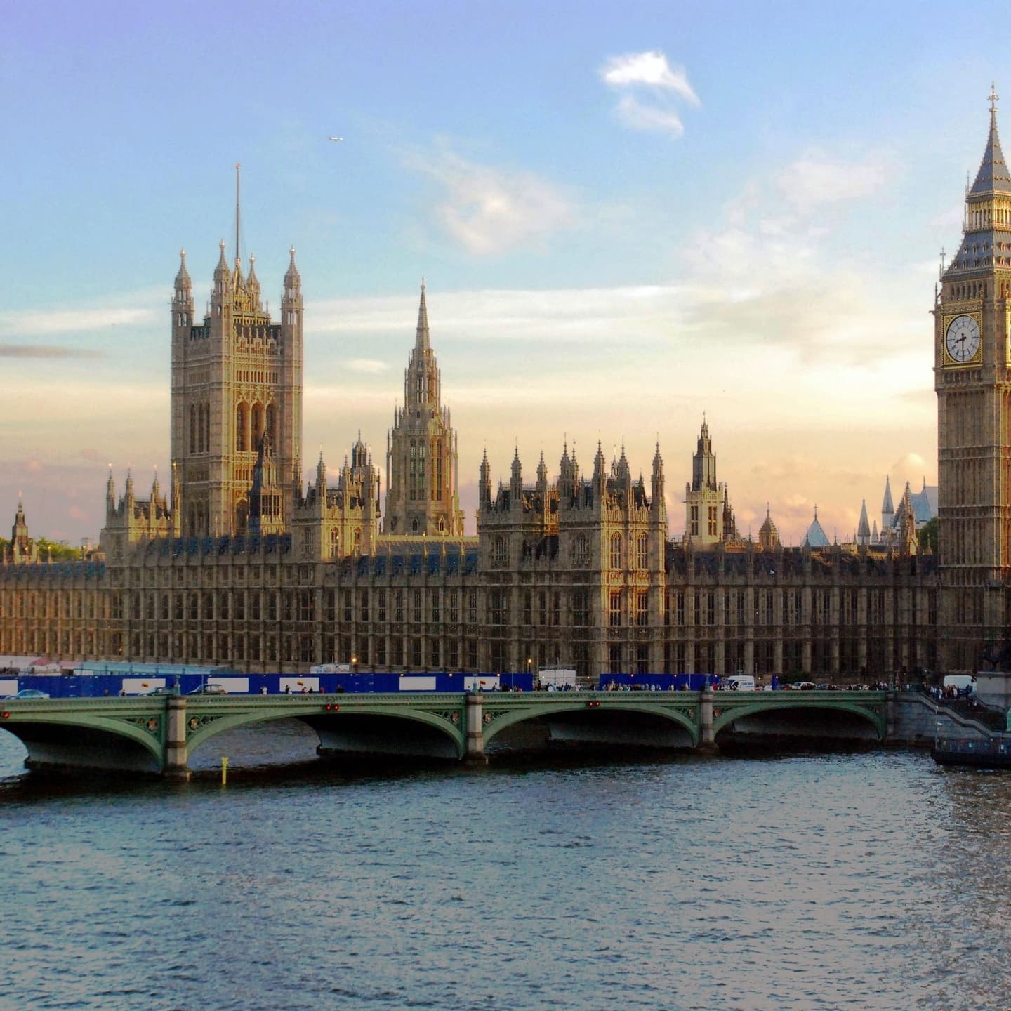 What Does the Universal Credit Immigration Data Show?