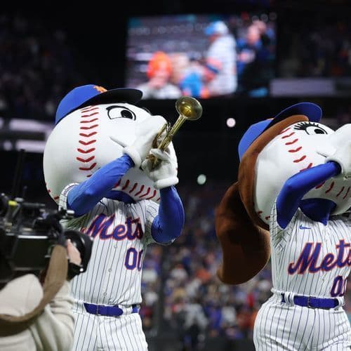 Schwarber, Sosa Power Phillies Past Mets to Reclaim NL East Lead