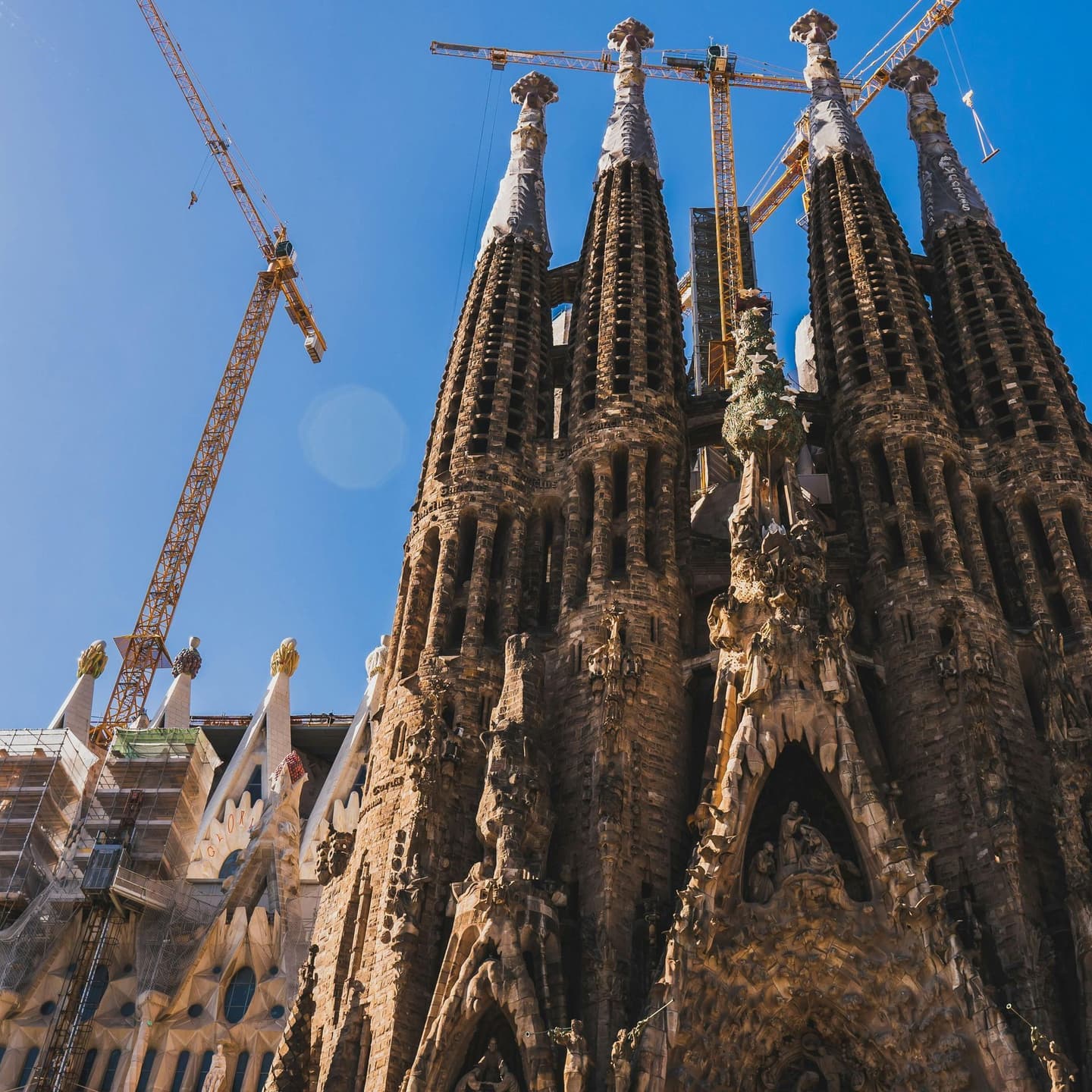 'Look at Works' Has Become a Job for an Italian People: Retirees Who Practice It Have Their Own Activity Organized by Barcelona City Council - Cadena Dial