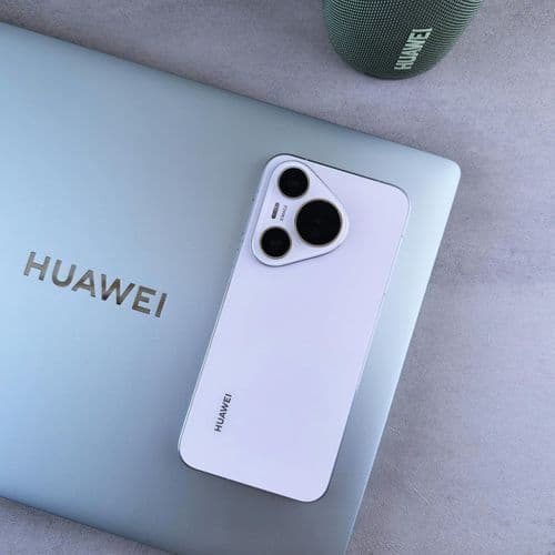 Huawei’s Latest Phone Fits Two Telephoto Lenses Into One Camera