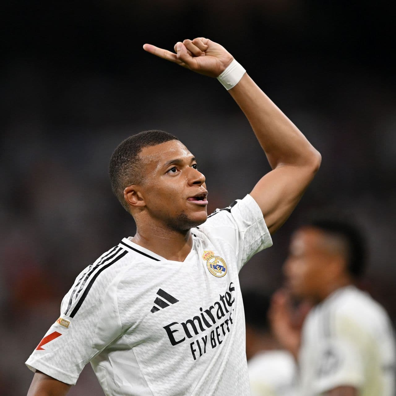 Vinícius Júnior scores and assists in Real Madrid's 3-0 win over Salzburg to advance in CWC