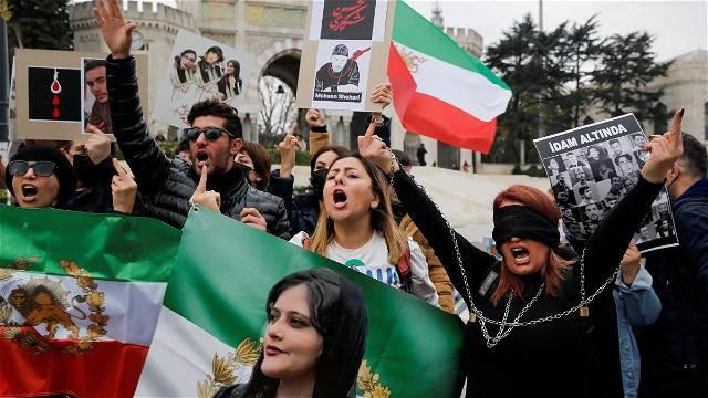Iran protests: 100 detainees facing death penalty - rights group