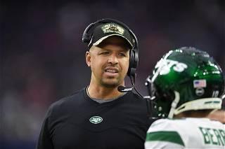 NFL suspends Jets receivers coach Miles Austin for violating league's gambling policy