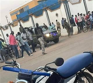 South Sudan police say 5 killed in confrontation near bank