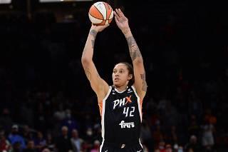 Brittney Griner re-signs with Phoenix Mercury, report says