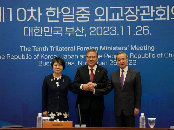 Top diplomats of South Korea, Japan and China meet to restart trilateral summit, revive cooperation