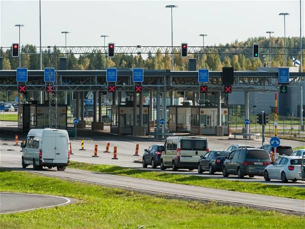 Finland to close all but one Russia border crossing to stop asylum seekers