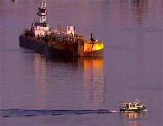 10 barges break free from tug boat on the Ohio River