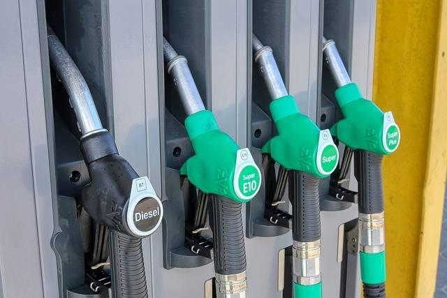 California lawmakers OK potential fines for high gas prices