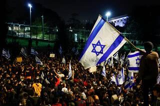 Angry protesters throng Israeli streets after Netanyahu sacks defence minister