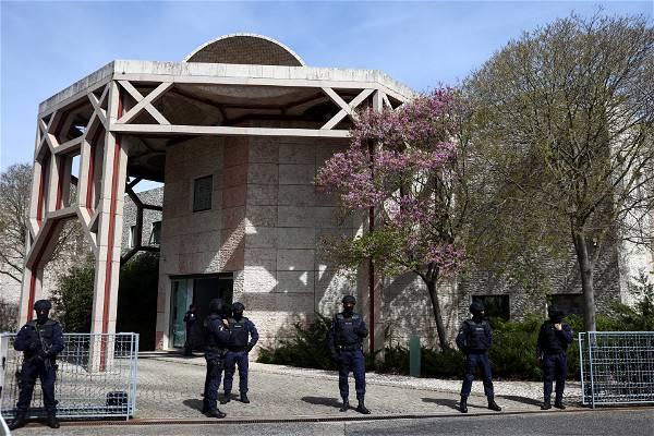 Portugal: 2 dead, several injured in Muslim center stabbing