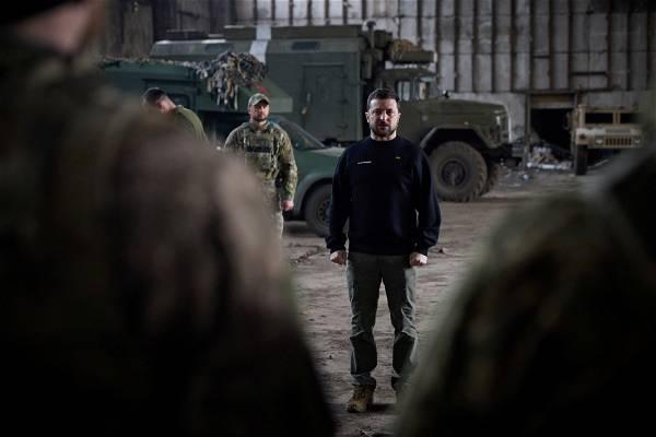 Zelenskyy visits troops near Bakhmut