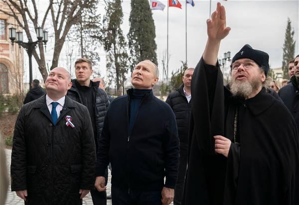 Russian president Putin visits occupied city of Mariupol