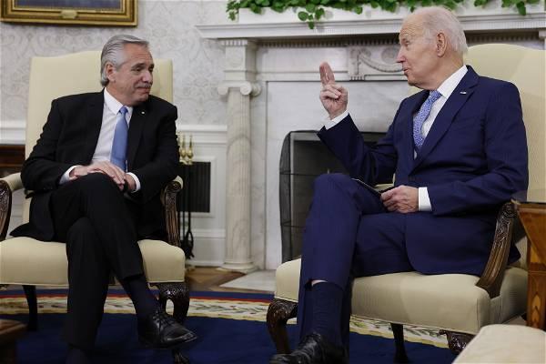 Fernández asks Biden for IMF support in White House meeting
