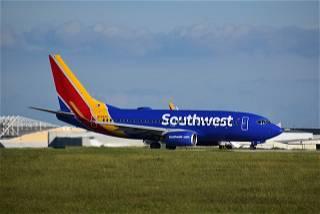 Off-duty pilot on Southwest flight steps in to help after pilot becomes ill while flying