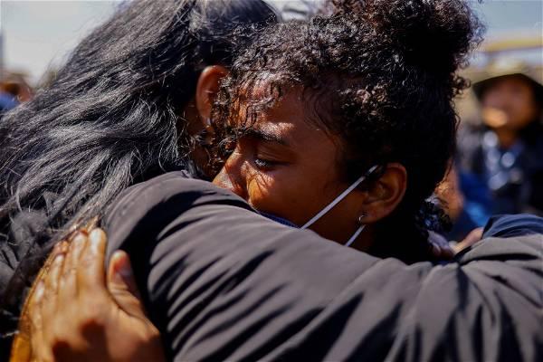 38 dead in Mexico fire after guards didn't let migrants out
