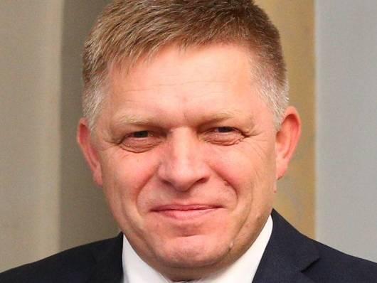 As Slovakia's trust in democracy fades, its election frontrunner campaigns against aid to Ukraine