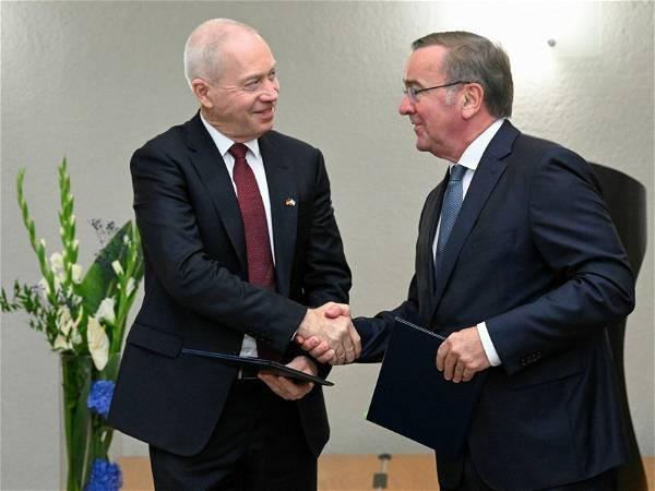 Germany and Israel sign an agreement for Berlin to buy a US-Israeli missile defense system