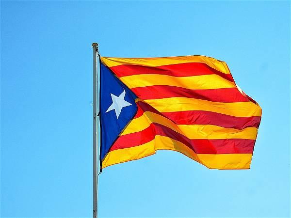 Thousands mark Catalonia Day as regional parties become Spain's kingmakers