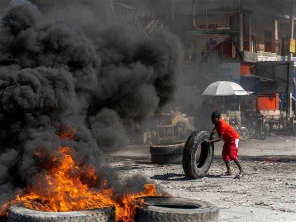 UN Security Council approves sending a Kenya-led force to Haiti to fight violent gangs