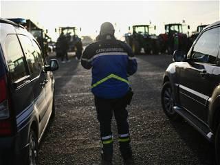 French farmers vow Paris 'siege' as tractor protest converges on capital