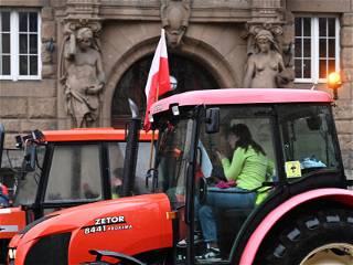 Polish Farmers Stage Blockades Over Ukrainian Imports