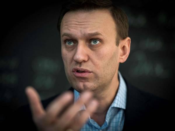 Navalny aides say Russian authorities give mother 3-hour ultimatum over burial