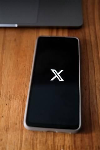 X rolling out audio, video calls for non-paying users