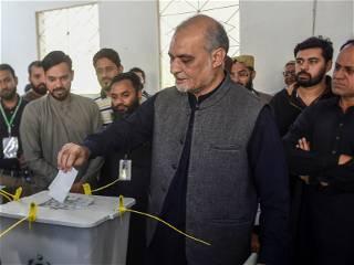 Pakistan politician gives up seat saying vote rigged in his favour