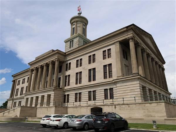 Tennessee House advances bill to ban reappointing lawmakers booted for behavior