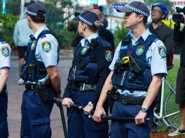 Police will be allowed to march in Sydney’s Gay and Lesbian Mardis Gras, but not in uniform
